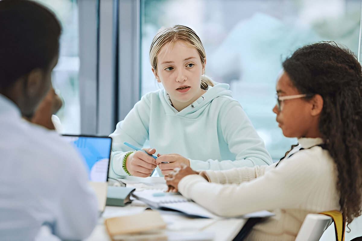 Comparison of home tutoring and online tutoring styles