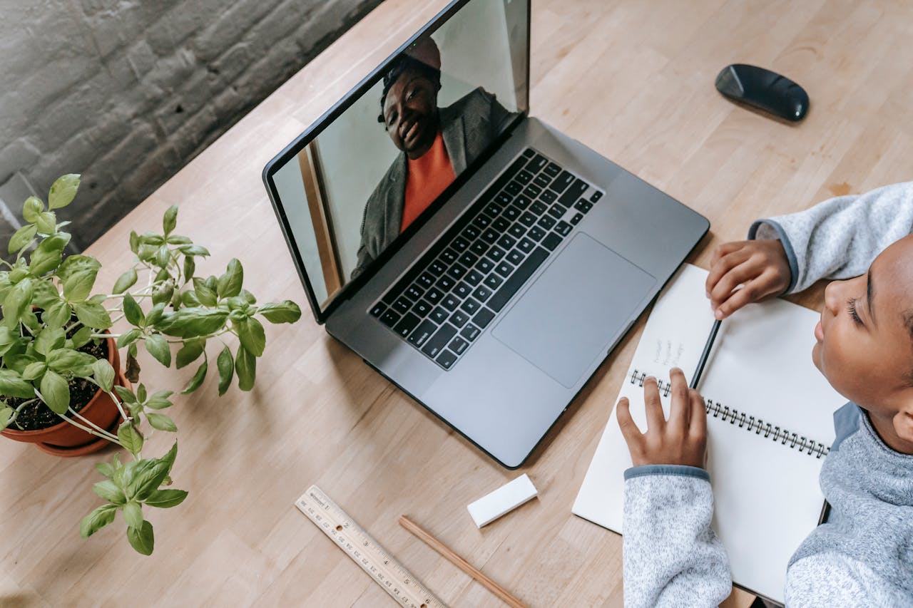 What Is Online Tutoring & How It Helps Students | OnlineTutors